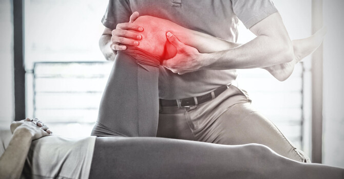 Ways Your Chiropractor Can Help with Knee Pain image